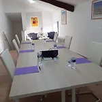 Hotel Logis Restaurant Le Clos Des Capitelles Uchaud