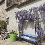 Logis Restaurant Le Clos Des Capitelles Hotel Uchaud