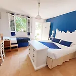 Logis Restaurant Le Clos Des Capitelles Hotel 3*
