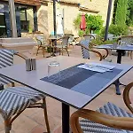 Logis Restaurant Le Clos Des Capitelles Hotel