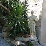 Hotel Logis Restaurant Le Clos Des Capitelles Uchaud