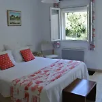 Logis Restaurant Le Clos Des Capitelles Hotel 3*