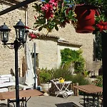 Logis Restaurant Le Clos Des Capitelles Uchaud