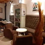 Logis Restaurant Le Clos Des Capitelles Uchaud