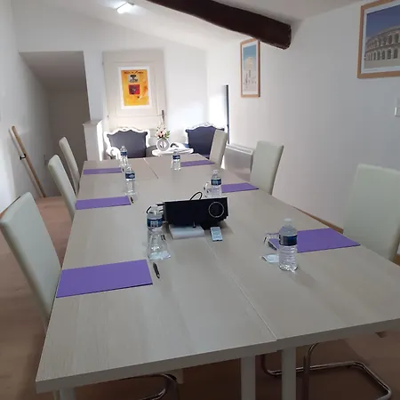 Отель Logis Restaurant Le Clos Des Capitelles Юшо