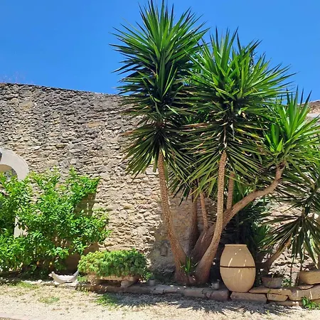 Logis Restaurant Le Clos Des Capitelles 3*