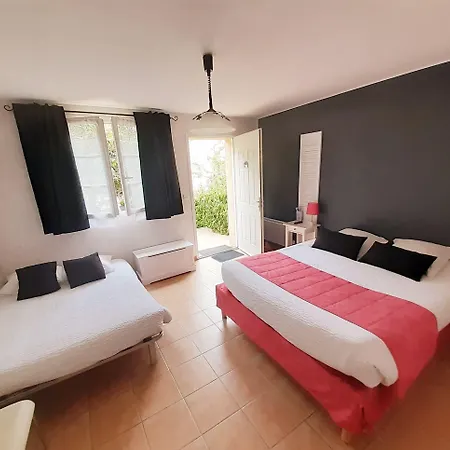 Logis Restaurant Le Clos Des Capitelles 3*
