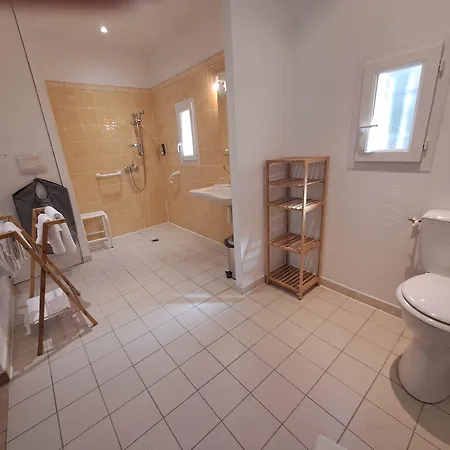Logis Restaurant Le Clos Des Capitelles Отель 3*
