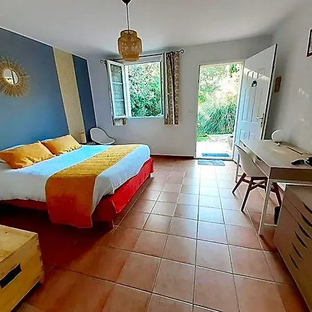 Logis Restaurant Le Clos Des Capitelles Hotell