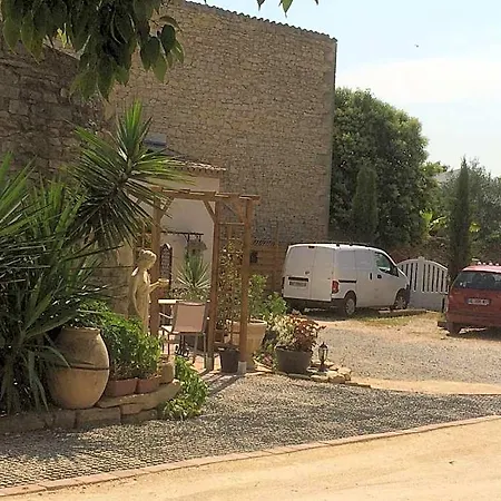 Logis Restaurant Le Clos Des Capitelles Hotell 3*