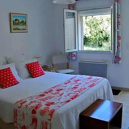 Le Clos Des Capitelles Hotel Uchaud