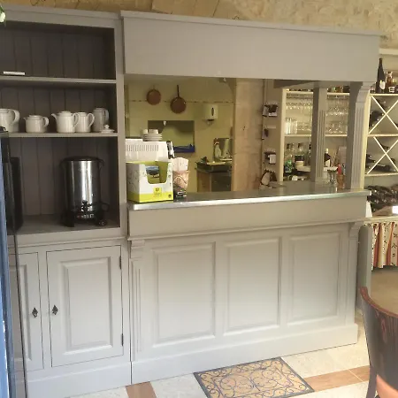 Logis Restaurant Le Clos Des Capitelles 호텔
