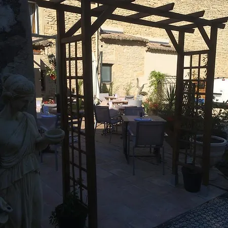 Logis Restaurant Le Clos Des Capitelles Hotel