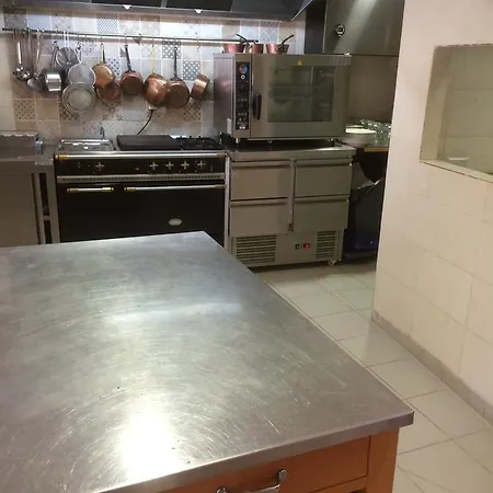 Logis Restaurant Le Clos Des Capitelles 호텔