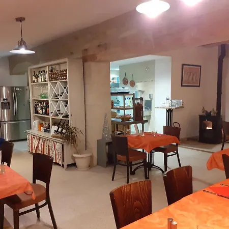 Logis Restaurant Le Clos Des Capitelles Hotel 3*