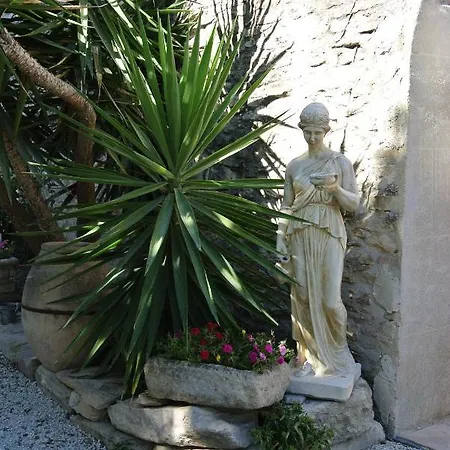 호텔 Logis Restaurant Le Clos Des Capitelles Uchaud