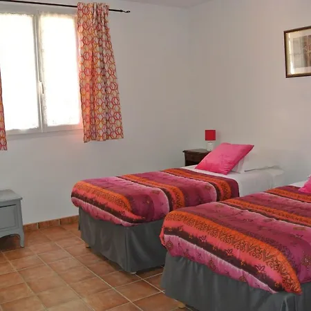 Logis Restaurant Le Clos Des Capitelles Отель 3*