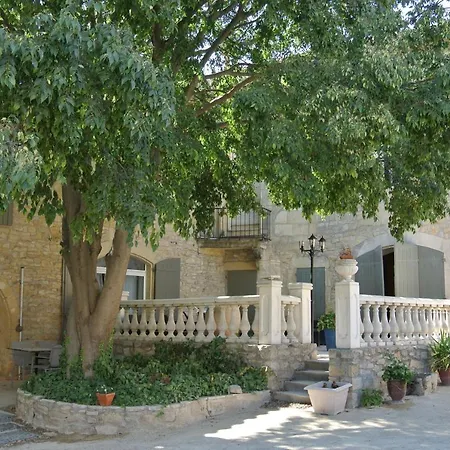 Logis Restaurant Le Clos Des Capitelles Hotel Uchaud