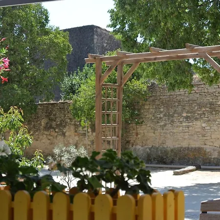 Logis Restaurant Le Clos Des Capitelles Отель