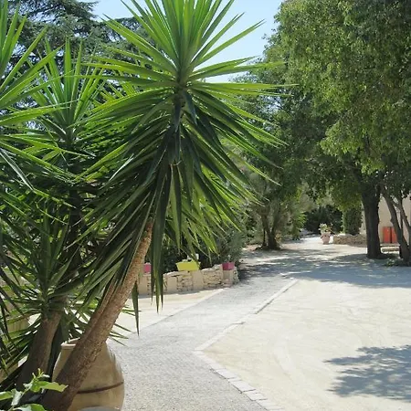 Hotell Logis Restaurant Le Clos Des Capitelles Uchaud