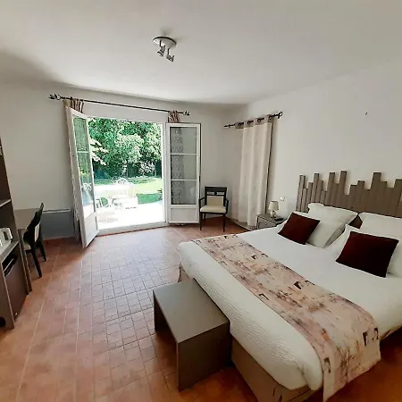 Logis Restaurant Le Clos Des Capitelles Отель 3*