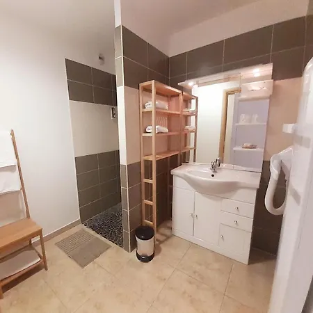 호텔 Logis Restaurant Le Clos Des Capitelles 3*