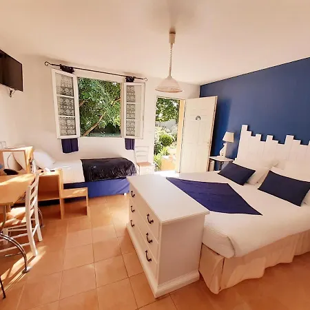 Logis Restaurant Le Clos Des Capitelles Hotell