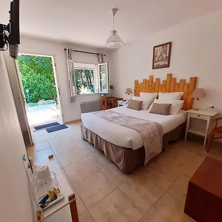 Logis Restaurant Le Clos Des Capitelles 3*