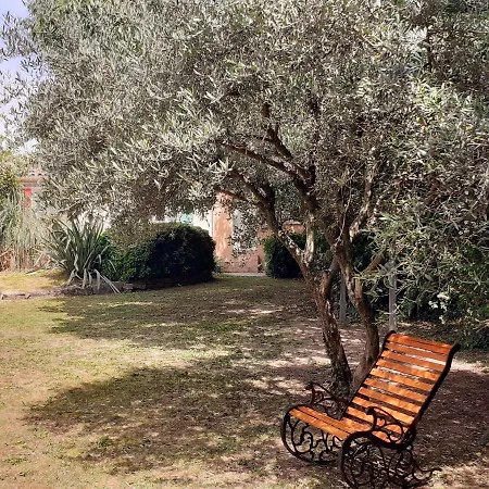 Logis Restaurant Le Clos Des Capitelles Ξενοδοχείο Uchaud