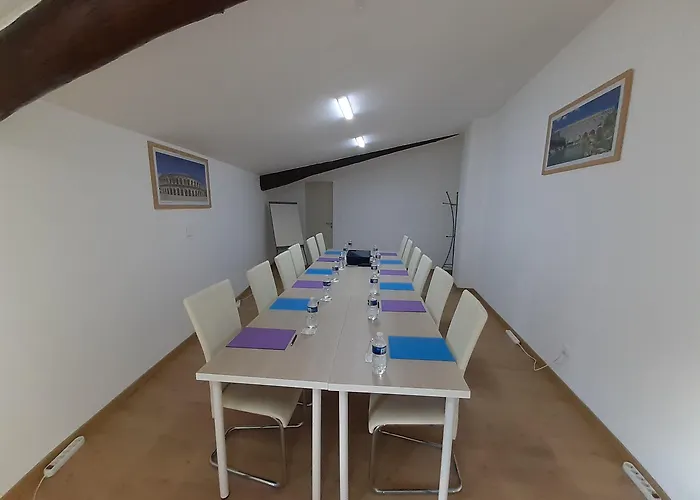 Logis Restaurant Le Clos Des Capitelles 3* Uchaud