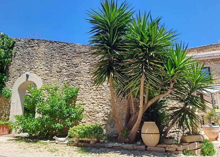 Logis Restaurant Le Clos Des Capitelles 3*
