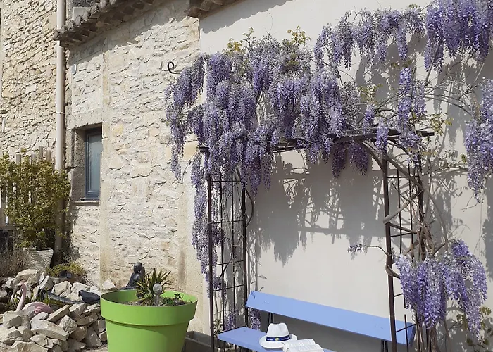 Logis Restaurant Le Clos Des Capitelles Hotel Uchaud