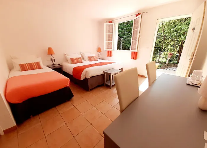Logis Restaurant Le Clos Des Capitelles 3* Uchaud