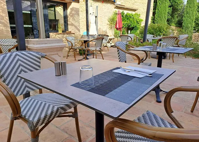 Logis Restaurant Le Clos Des Capitelles Hotel
