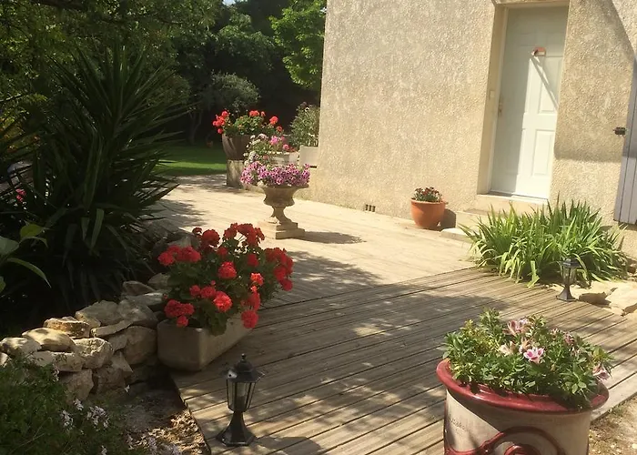 Hotel Logis Restaurant Le Clos Des Capitelles 3*