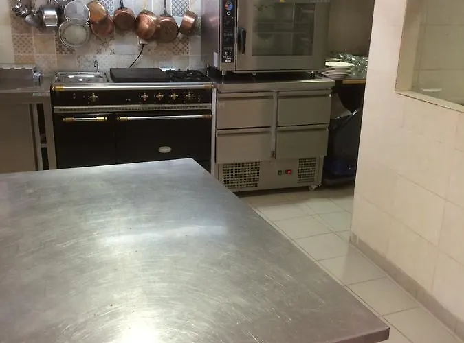 Logis Restaurant Le Clos Des Capitelles Hotel
