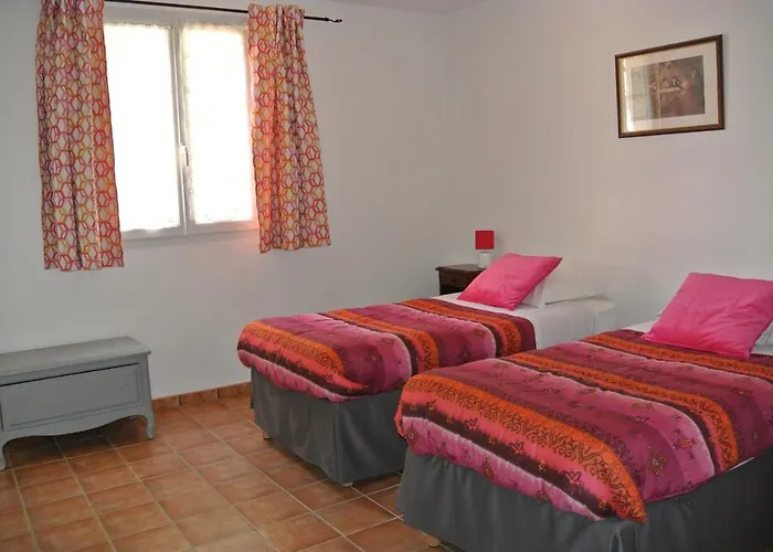 Logis Restaurant Le Clos Des Capitelles Hotel 3*