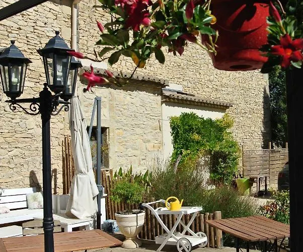 Logis Restaurant Le Clos Des Capitelles Uchaud