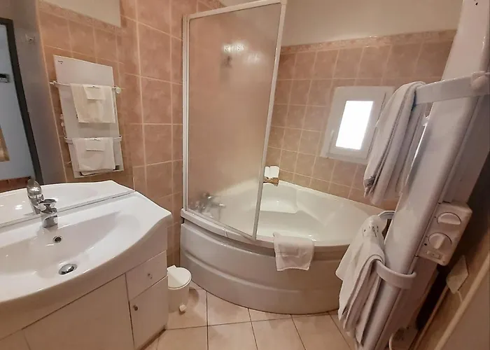 Logis Restaurant Le Clos Des Capitelles 3* Uchaud